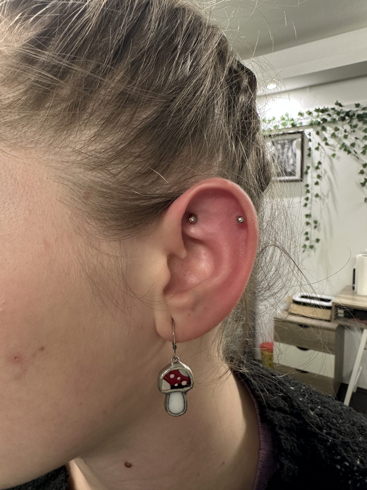 Helix piercing ékszerrel