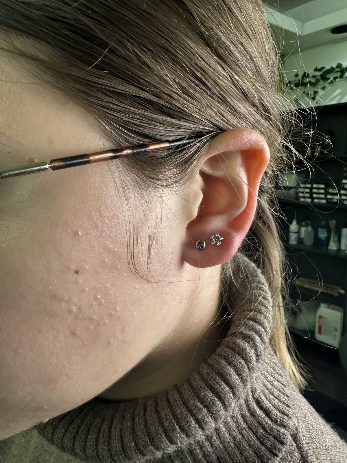 Fülcimpa piercing ékszerrel